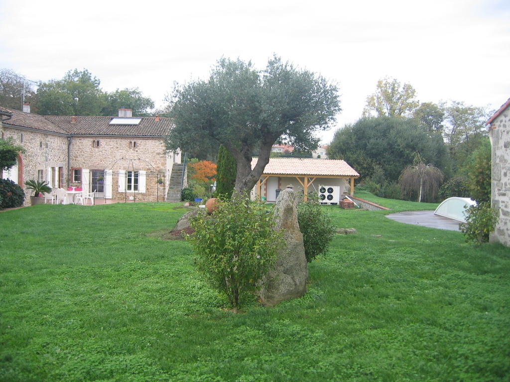 Bed and Breakfast La Minaudière à Nueil-sous-les-Aubiers Extérieur photo