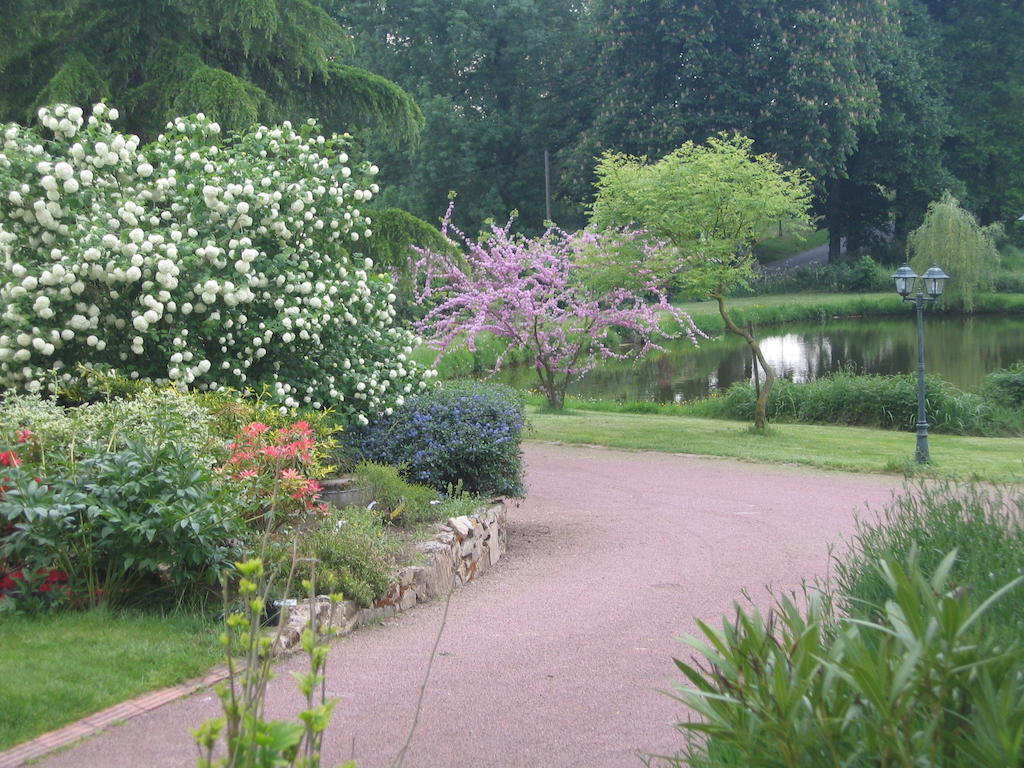 Bed and Breakfast La Minaudière à Nueil-sous-les-Aubiers Extérieur photo