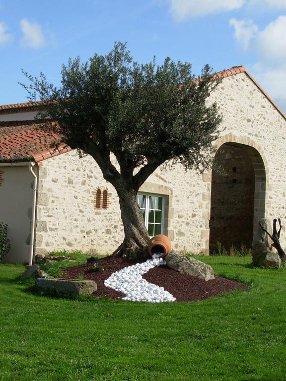 Bed and Breakfast La Minaudière à Nueil-sous-les-Aubiers Extérieur photo